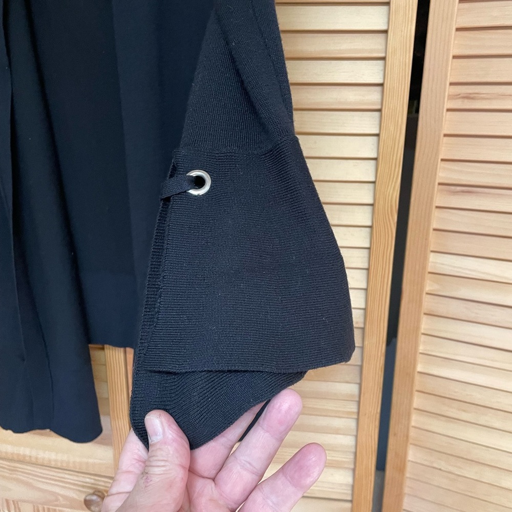 Portelli hooded, buttonless sweater. Size small - Picture 3 of 5